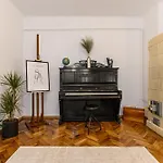 Authentic At Muresan House - Center