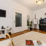Authentic At Muresan House - Center Apartman