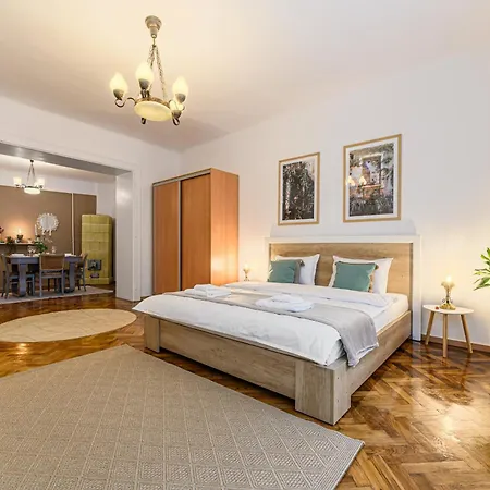 Authentic At Muresan House - Center *