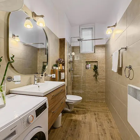 Authentic At Muresan House - Center