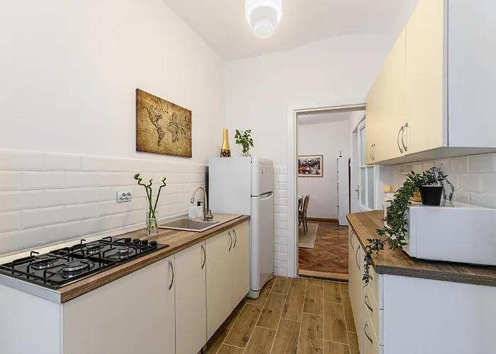 Authentic At Muresan House - Center